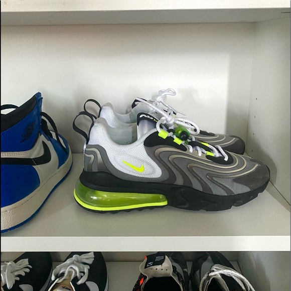 Nike AirMax 270 React (Youth) - Picture 2 of 3